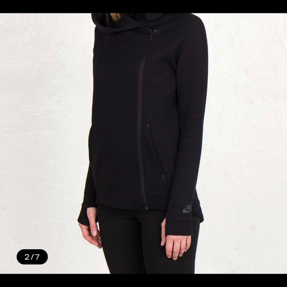 Nike Tech Fleece Cape - Picture 5 of 7